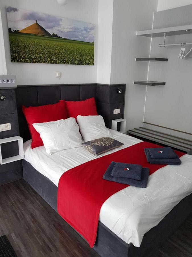The Romantic Waterloo Lion'S Suite Braine-lʼAlleud Eksteriør billede